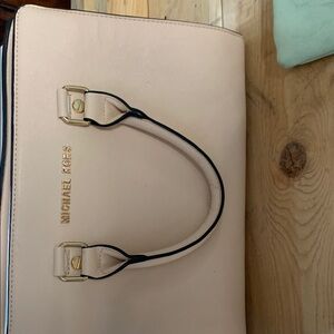 Michael Kors Cream Handbag